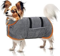 Instrucciones para ponerle el albornoz a tu perro pequeño